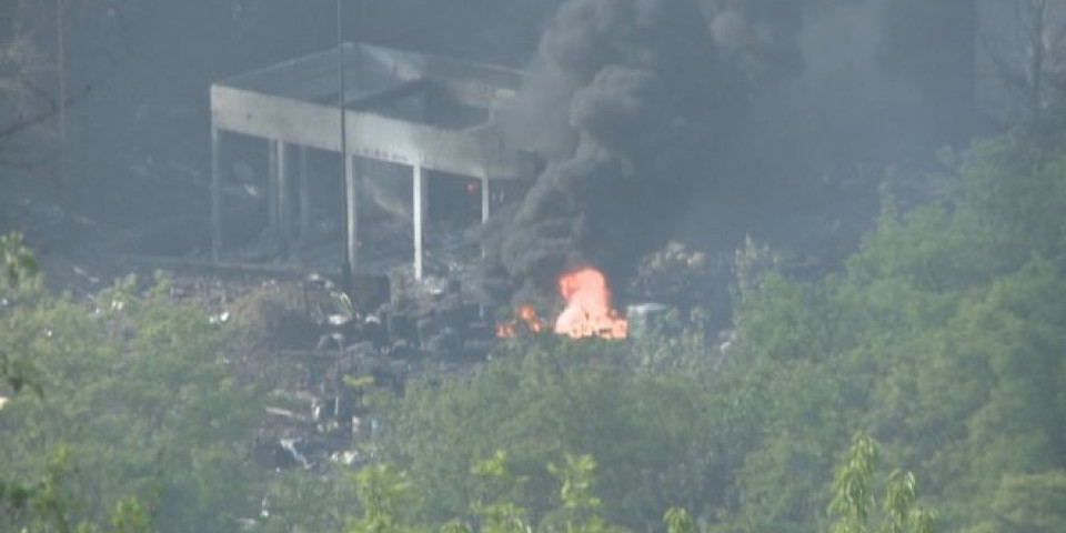 Ovako jutros izgleda žarište eksplozije u Čačku: Meštani u strahu od požara, neki se još nisu vratili kućama (FOTO)(VIDEO)