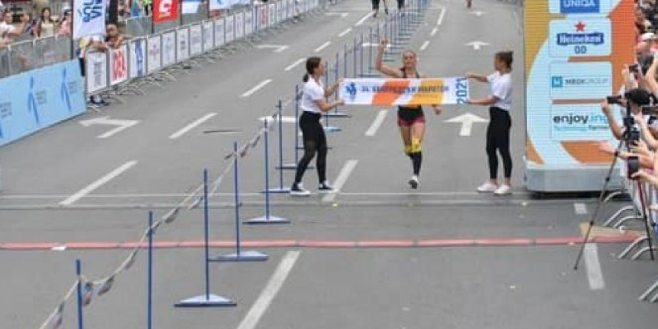 BRAVO, NEVENA! Pripadnica "Kobri", pobednica je 34. Beogradskog maratona u ženskoj konkurenciji