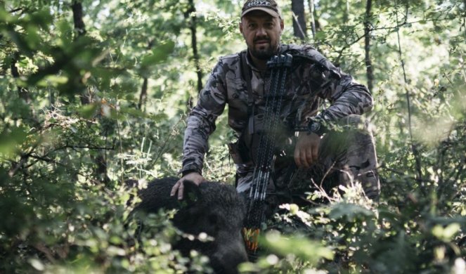 DA SE O MOM ŽIVOTU PRAVI FILM: Čaba Terečik nije običan lovac, on životinje LOVI LUKOM I STRELOM/FOTO/