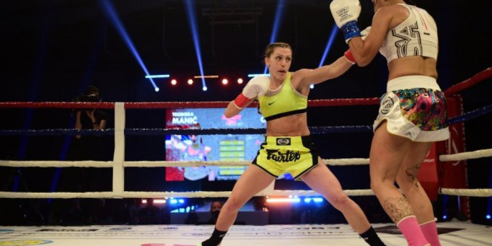 SPEKTAKULARAN TREĆI "ARENA FRIDAY NIGHT FIGHTS“! Naša Teodora svetski  WAKO PRO šampion!