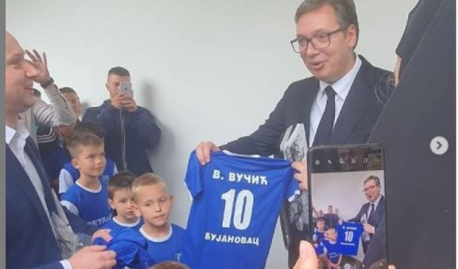 POKLON ZA NAJMLAĐEG VUČIĆA! Predsednik Srbije susreo se sa mladim fudbalerima FK Bujanovac!