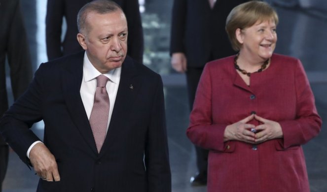 IMA LI BUDUĆNOSTI TURSKE SA EU?! Erdogan razgovarao sa Angelom Merkel na marginama NATO samita!