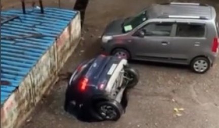 RUPA PROGUTALA AUTO! Jezivi snimak sa parkinga! /VIDEO/