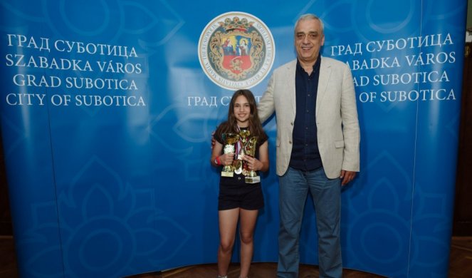 Uspešna mlada teniserka na prijemu kod gradonačelnika Bakića