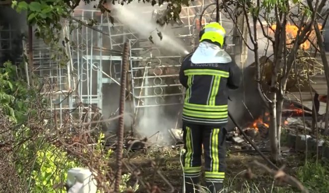 POŽAR U GRAČANICI, vatrogasci evakuisali stanovništvo! /FOTO VIDEO/