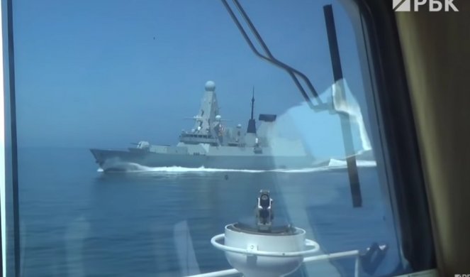 "NE PRELAZITE GRANICU, PUCAĆEMO!" Pojavio se novi snimak incidenta sa britanskim razaračem u Crnom moru! /VIDEO/