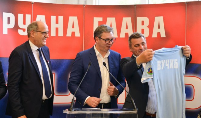 PREDSEDNIK ALEKSANDAR VUČIĆ dobio dres FK "Rudna Glava"!