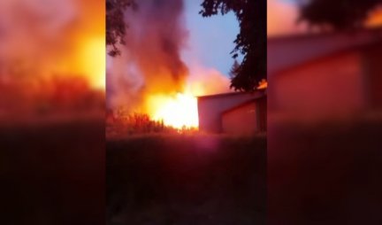 VELIKI POŽAR OD JUTROS BUKTI u selu kod Nikšića! Vatrogasci zajedno sa avijacijom pokušavaju da ugase vatru - UGORŽENE KUĆE!