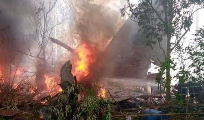 Objavljena PRVA FOTOGRAFIJA AVIONA koji se srušio na Filipinima! Mediji: Avion promašio pistu... poginulo najmanje 17 osoba! /FOTO/