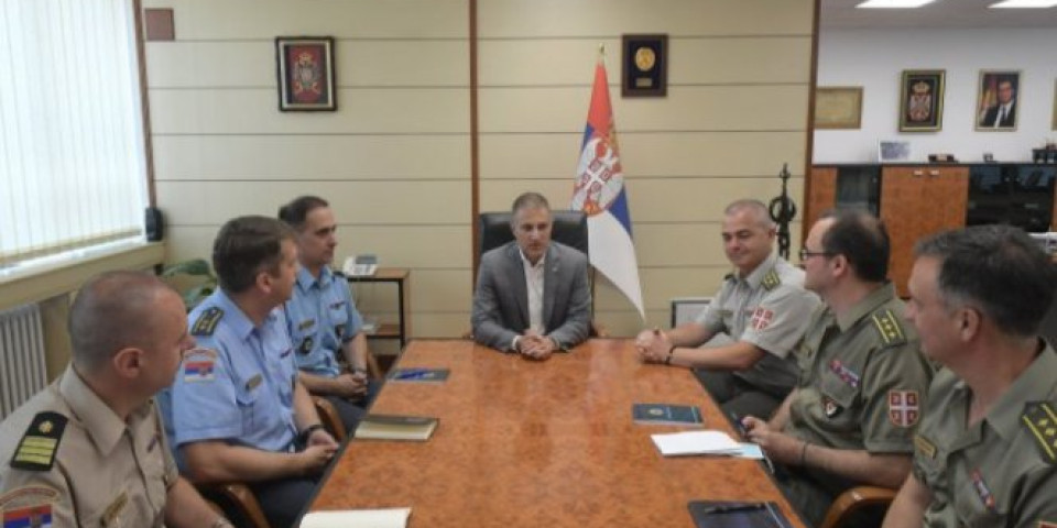 Sastanak sa budućim izaslanicima odbrane, Stefanović upoznao oficire sa prioritetima odbrane Srbije