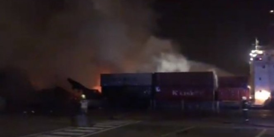 SNAŽNA EKSPLOZIJA NA BRODU U DUBAIJU! NAFTNI TANKER U LUCI ODLETEO U VAZDUH!?/VIDEO/