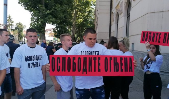 NAŠ OGNJEN NIJE MOGAO DA UBIJE! Protest ispred suda u Nišu! /VIDEO/