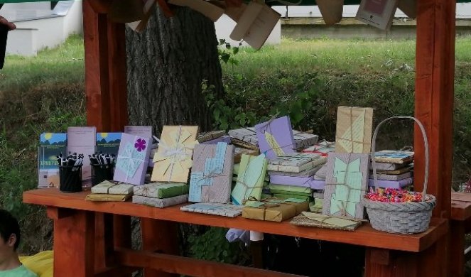 Narodna biblioteka "Vuk Karаdžić" iz Velikog Gradišta svoj čiatalački kutak otvorila je na Srebrnom jezeru!