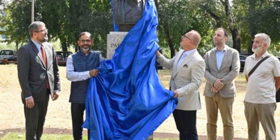 U Beogradu otkriven spomenik Rabindranatu Tagoru! Foto