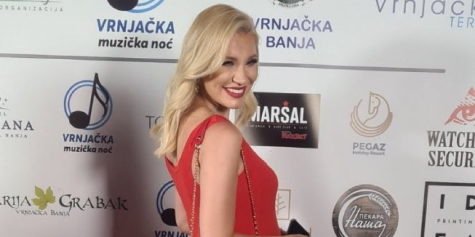 ZGODNA I ZATEGNUTA! Bojana Ristivojević otkrila KAKO je vratila figuru koju je imala PRE trudnoće! (FOTO)