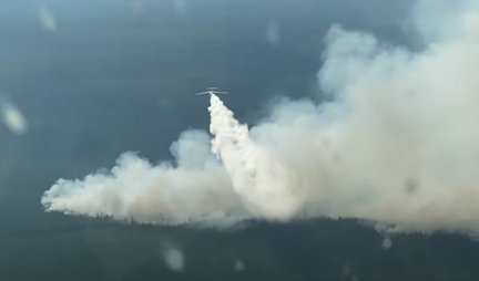 BORBA RUSKE AVIJACIJE S VATRENOM STIHIJOM! 420 tona vode, oblaci dima i pepela, 2.600 vatrogasaca se bori za sibirske šume! /VIDEO/