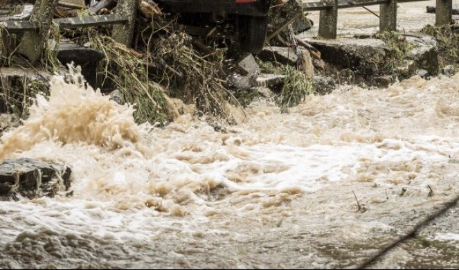 STRAŠNE SCENE U TURSKOJ! U poplavama stradale najmanje dve osobe! /VIDEO/