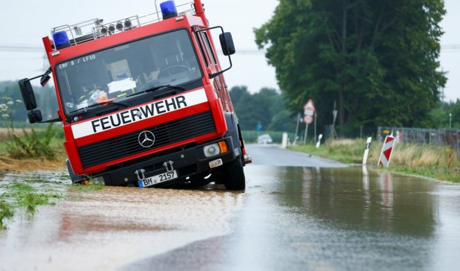 Jaka oluja pogodila Hamburg... Železnice u prekidu, IZDATO UPOZORENJE NA POPLAVE I URAGANSKE VETROVE OGROMNE BRZINE!