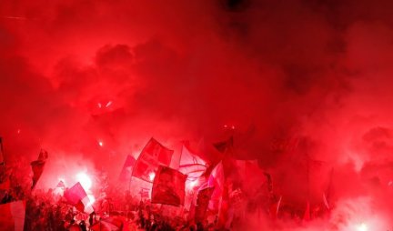 Navijači Zvezde i Napolija napali ultrase Rome! Oteli zastavu grupi koja je dobila ime po teroristima, Hrvati su im braća! (VIDEO)