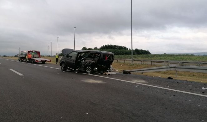 POVREĐENO DEVETORO OSOBA, MEĐU KOJIMA JE I ČETVORO DECE! Stravična saobraćajna nesreća na auto-putu Beograd-Niš!