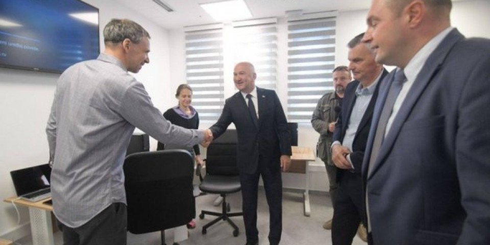Ministar Popović otvorio start up centar na Zlatiboru: Da ovo ne bude samo mesto za odmor, nego i za rad!