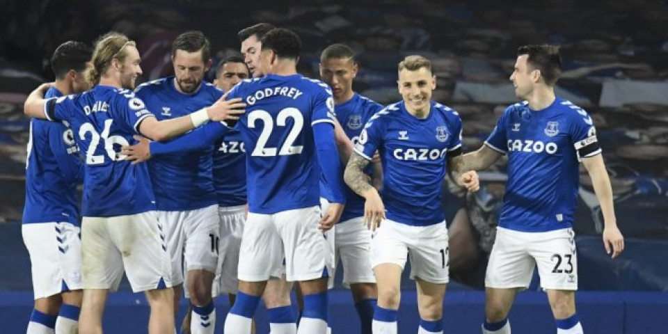 EVERTON SE ISPRSIO! "Karamele" dovele reprezentativnog beka