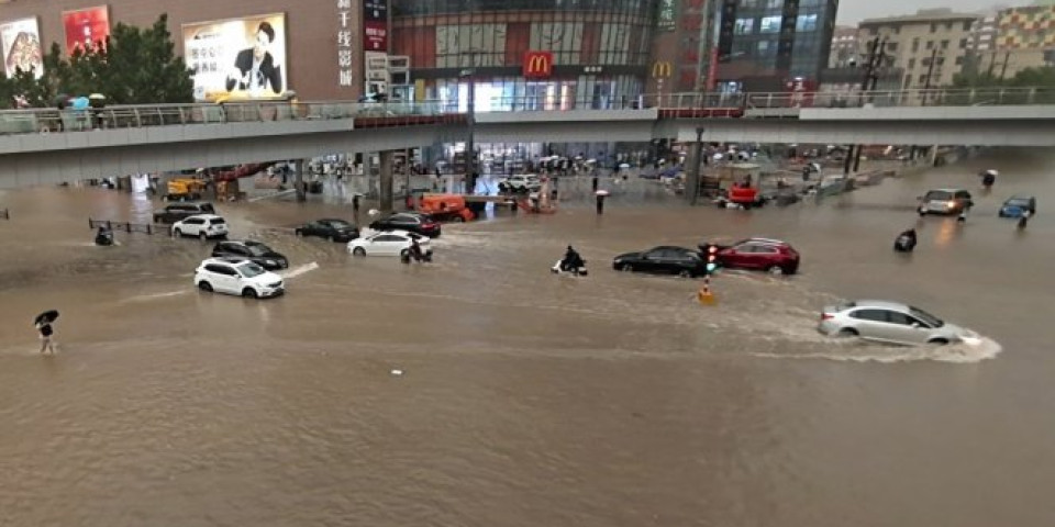 NAJTEŽE KIŠE U POSLEDNJIH 1.000 GODINA! Kina pred katastrofom! /FOTO, VIDEO/