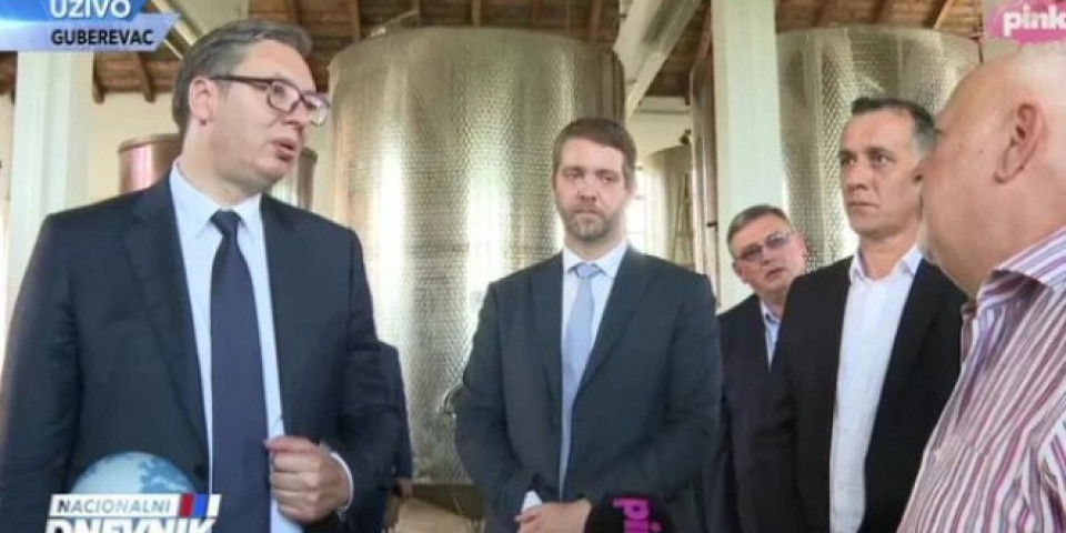 /VIDEO/ ZNAM DA JE SNABDEVANJE VODOM NAJVEĆI PROBLEM! Vučić u Guberevcu: U vodovod i kanalizaciju uložićemo 147 miliona!