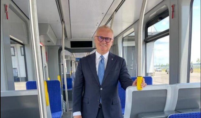 Da li je to Vesić iz Kragujevca najavio nove tramvaje u Beogradu? /foto/