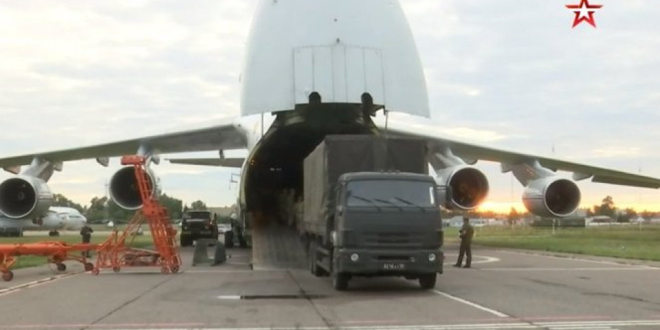 PO PUTINOVOM NAREĐENJU! Dva aviona dostavljaju humanitarnu pomoć Kubi! /VIDEO/