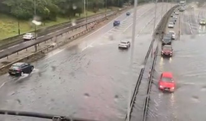 JAKA KIŠA I GRMLJAVINA POGODILI LONDON! Nevreme izazvalo poplave, putevi i OSAM PODZEMNIH METROA je ZATVORENO! /VIDEO/