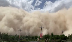 NEVEROVATNI SNIMCI GRADA KOJI NESTAJE U PEŠČANOJ OLUJI! Daunhuang u Kini potpuno prekriven prašinom! /VIDEO/