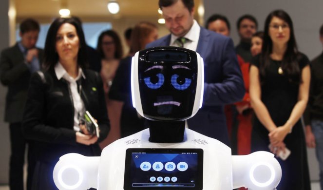 NE UMARA SE I NIKADA NE GREŠI! Ruski robot "Promobot" se zaposlio u Nemačkoj u obezbeđenju!
