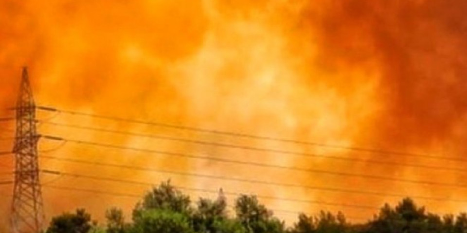 GORI RODOS! Požar preti VOJNOJ BAZI, NAREĐENA HITNA EVAKUACIJA! Grčko ostrvo ostalo bez struje i vode! /FOTO/