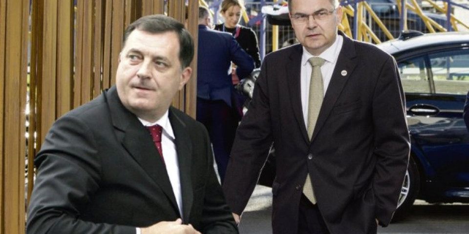 ZAPAD SMISLIO NOVI NAČIN ZA UKIDANJE REPUBLIKE SRPSKE! Šmit pakuje hapšenje Dodiku?!
