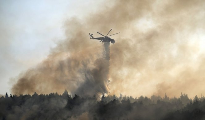 STRAŠNE SCENE IZ GRČKE, vatrogasci vode borbu sa 40 aktivnih požara - najopasniji je u Atini! Pravo je čudo da nema žrtava! /FOTO/