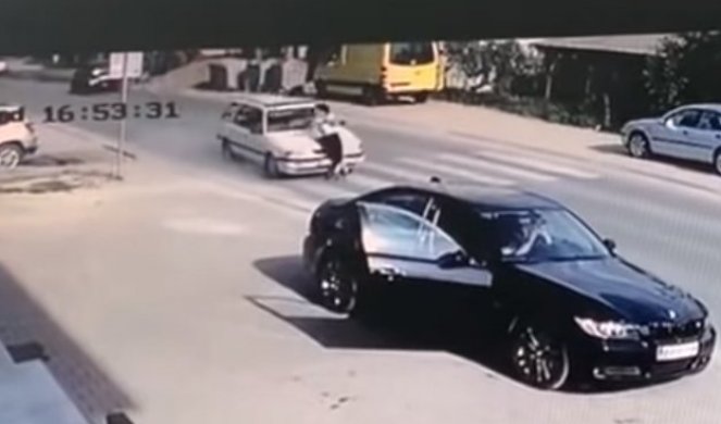 Uznemirujući snimak jezive nesreće u Novom Pazaru! Automobil pokosio ženu na pešačkom prelazu! Video