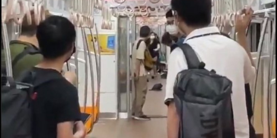 Haos u vozu u Tokiju! Uhapšen napadač s nožem, izazvao požar, povređeno 15 ljudi!