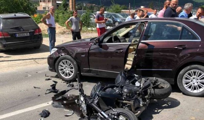 MOTOROM SE ZAKUCAO U MERCEDES! U nesreći na magistralnom putu Novi Pazar - Raška POVREĐEN MOTOCIKLISTA