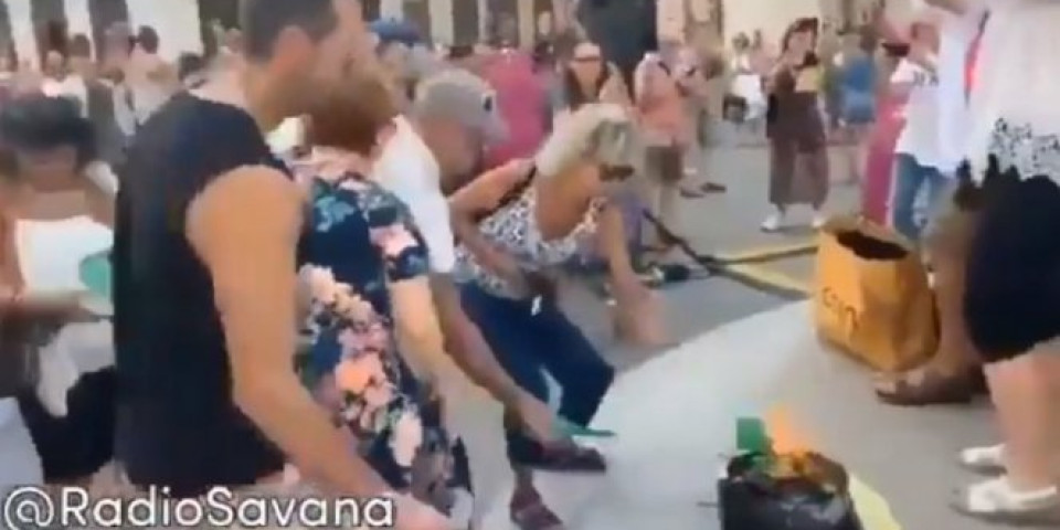 ITALIJANI PALE KOVID PASOŠE! Protesti širom zemlje protiv novih KORONA MERA! /VIDEO/