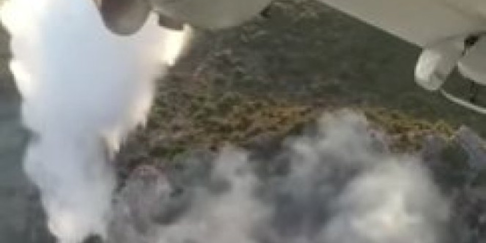 ŠOKANTNI SNIMCI Berijeva-200 iznad Evije u PLAMENU! Ruska zver juri prema vatri!