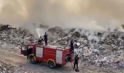 Noćas sipano sto tona vode na deponiju, u Vinči u toku gašenje požara