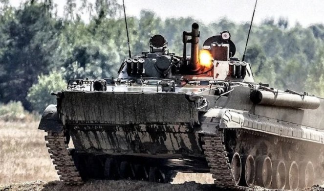 (VIDEO) IDEALNI I ZA NAŠU VOJSKU! RUSKA MAŠINA KOJA "HODA" PO VODI! Moskva prikazala brutalni BMP-3, gledajte i uživajte, osim ako niste Natovci!