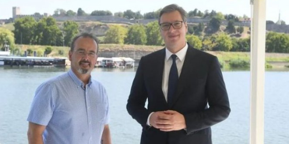 VERUJEM U PRIJATELJSTVO SRBIJE I AMERIKE! Vučić se sastao s Godfrijem u najlepšem ambijentu Beograda
