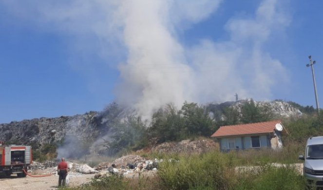 DRAMA U TOPOLI! Vatra velikom brzinom guta deponiju, nadležni zatražili pomoć!