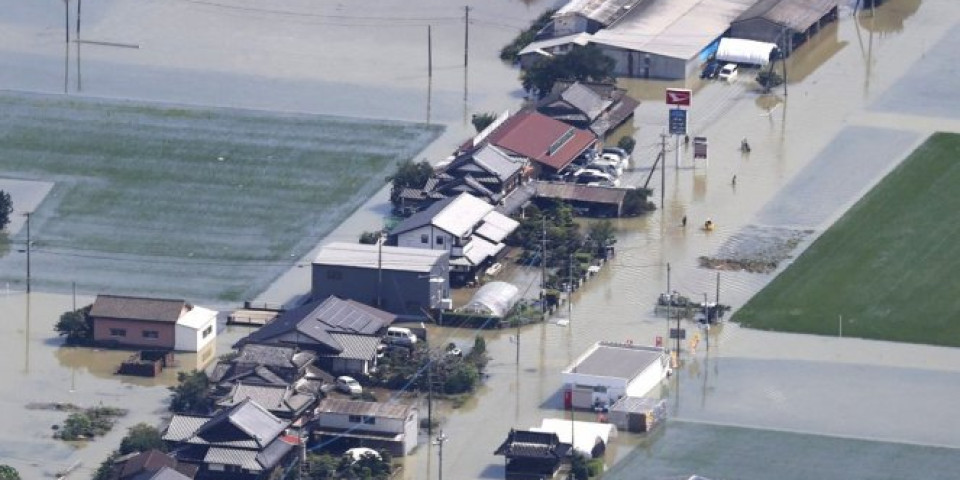 Velike padavine pogodile Japan, vlada apelovala na građane da se evakuišu! Žena stradala! /FOTO/