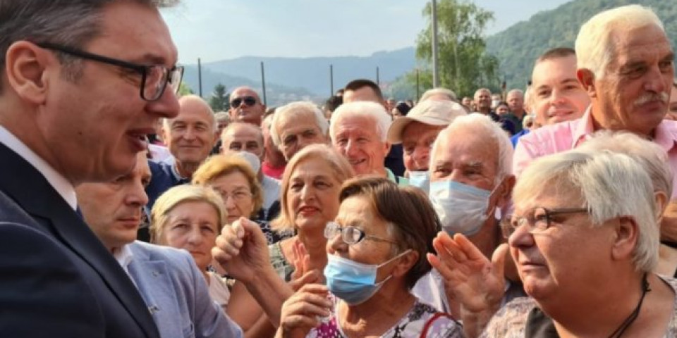 VIŠE OD 3.000 GRAĐANA DOČEKALO PREDSEDNIKA! Vučić u Užicu: Nikada i nigde nisam imao ovakav doček, beskrajno vam hvala! Foto