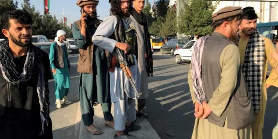 OVE HRABRE ŽENE RIZIKUJU ŽIVOTE! Avganistanke protestuju u Kabulu protiv talibana! /VIDEO/