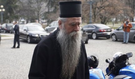 (VIDEO) MITROPOLIT JOANIKIJE ODRŽAO PRVU SLUŽBU NAKON USTOLIČENJA, svečano u cetinjskom manastiru!