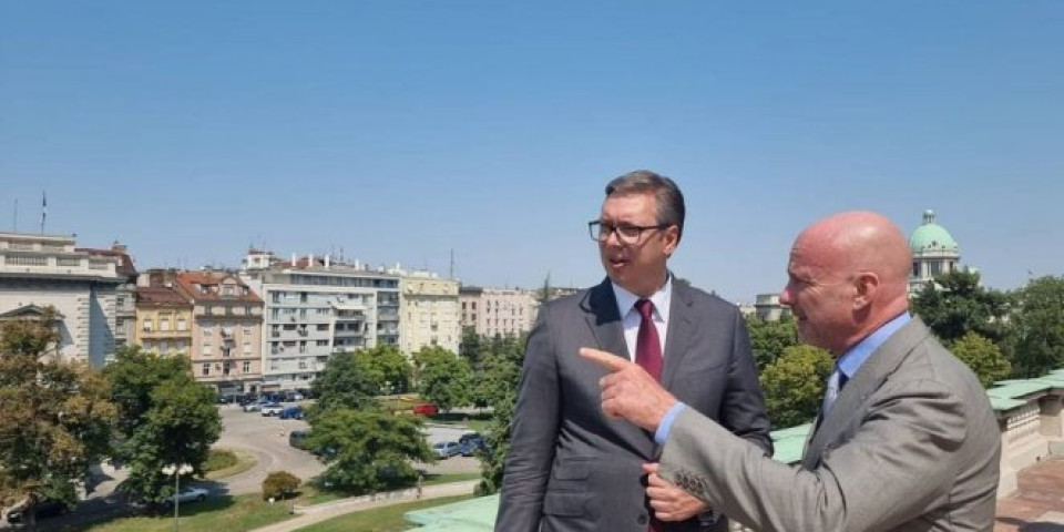 Predstavnik četvrte generacije čuvene italijanske porodice! Vučić se sastao sa legendarnim Đuzepeom Ciprijanijem! Foto